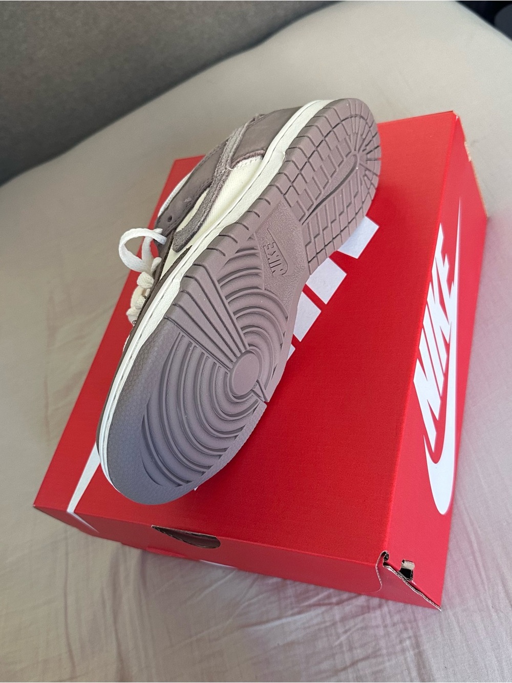 Nike Dunk Low SE (gs) - Pale Ivory/ Taupe Haze - 4Y - Picture 3 of 5